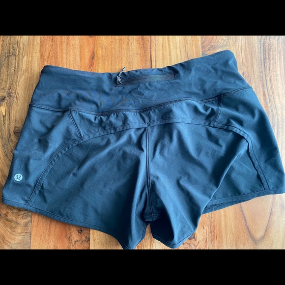 Lululemon run times short size 6 - Picture 3 of 5